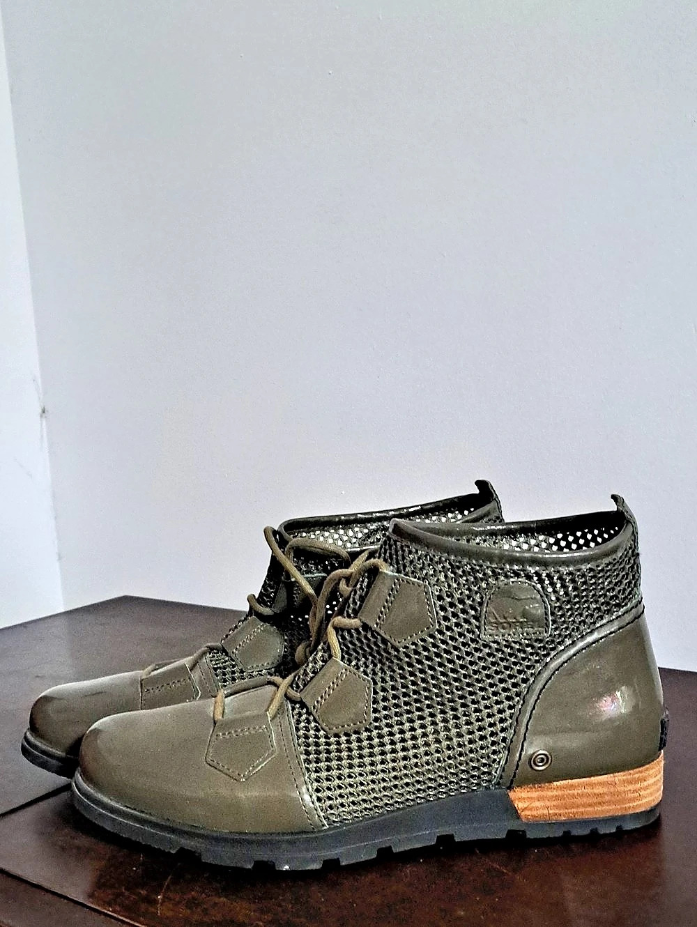 Sorel 1964 Premium T Boots in Green & Brown US 10